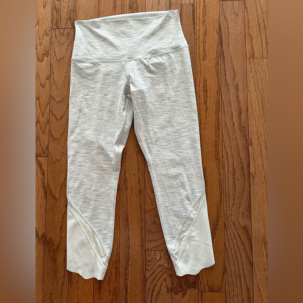 Lululemon crop leggings in gray and white, size 8